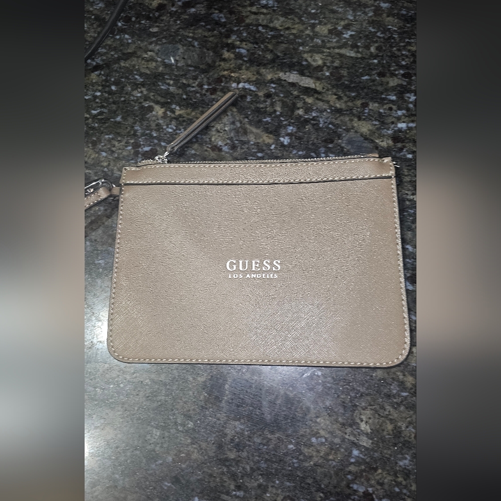 Guess clutch